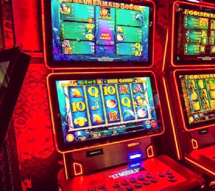Sassy Spies slot machine