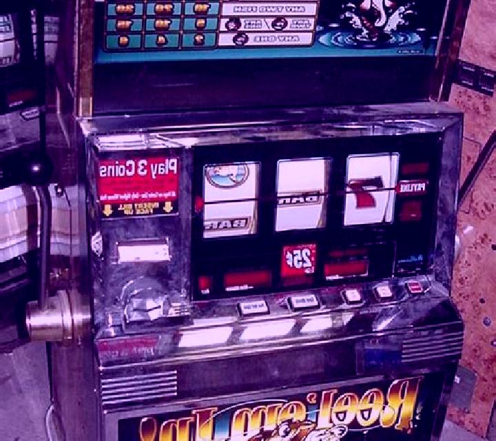 Scratch Em slot machine