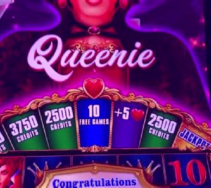 Scroll of Queen slot game