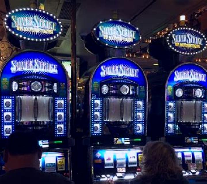 Second Strike slot machine