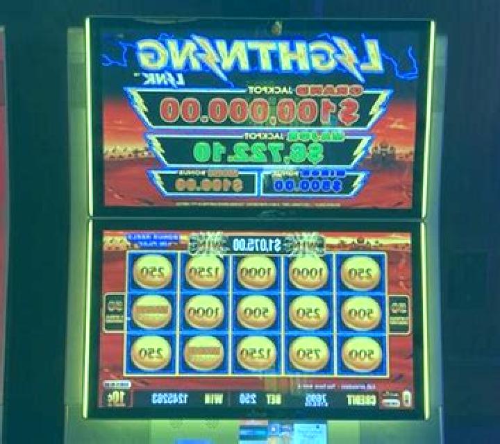 Secrets of the Sapphire: Legendary Jackpots slot machine