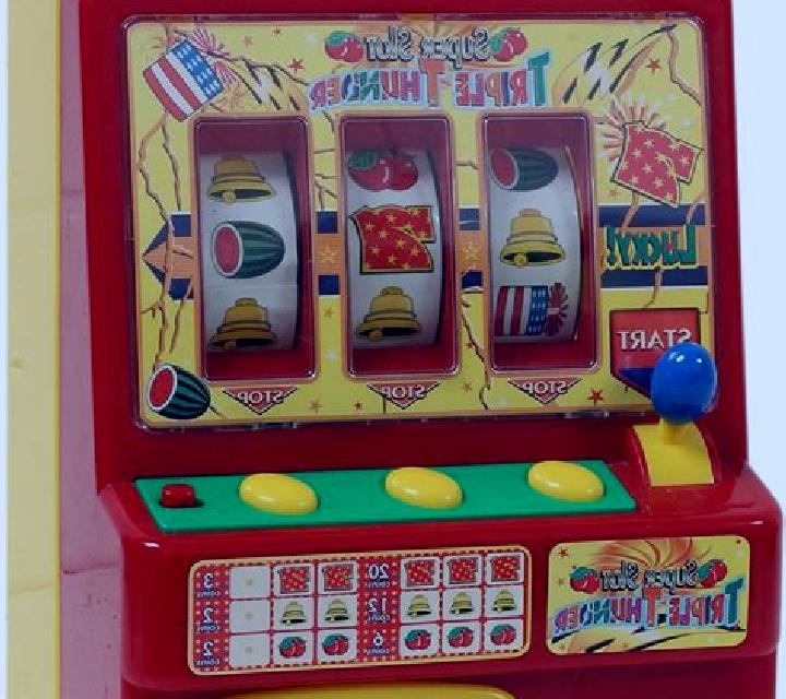 See Cards Three Toy slot machine