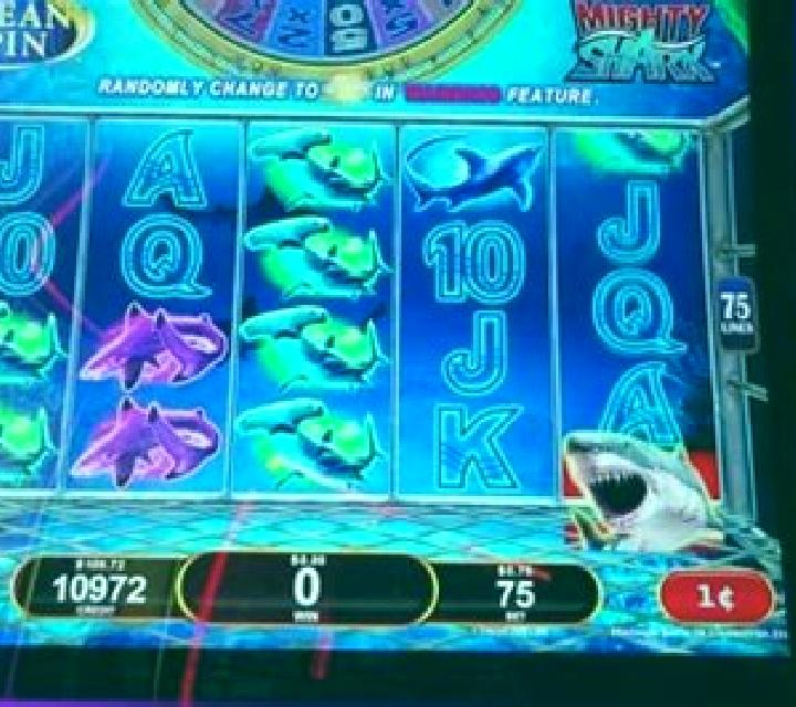 Shark! slot machine