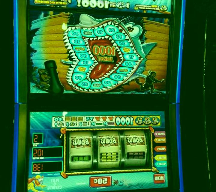 Shark Treasure slot machine