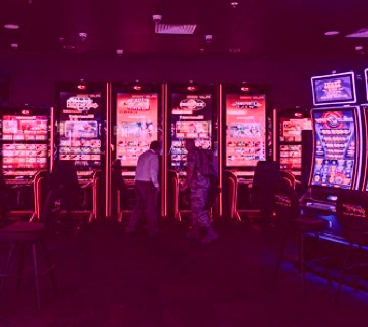 She/He Club slot machine