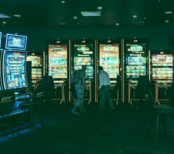 She/He Club slot
