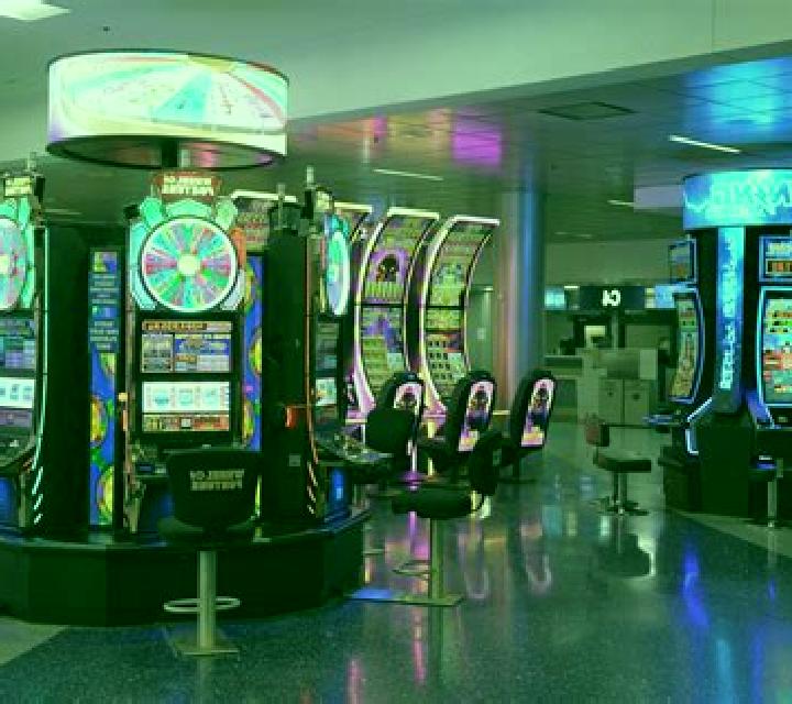 Skyward slot machine