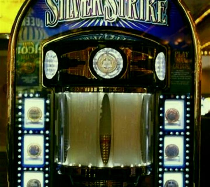 Sonar Strike slot