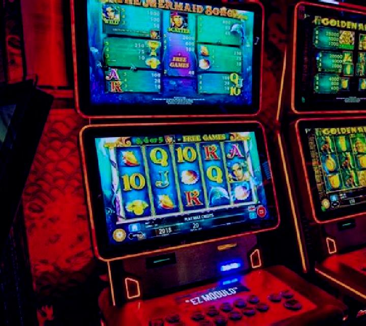 Speakeasy slot machine