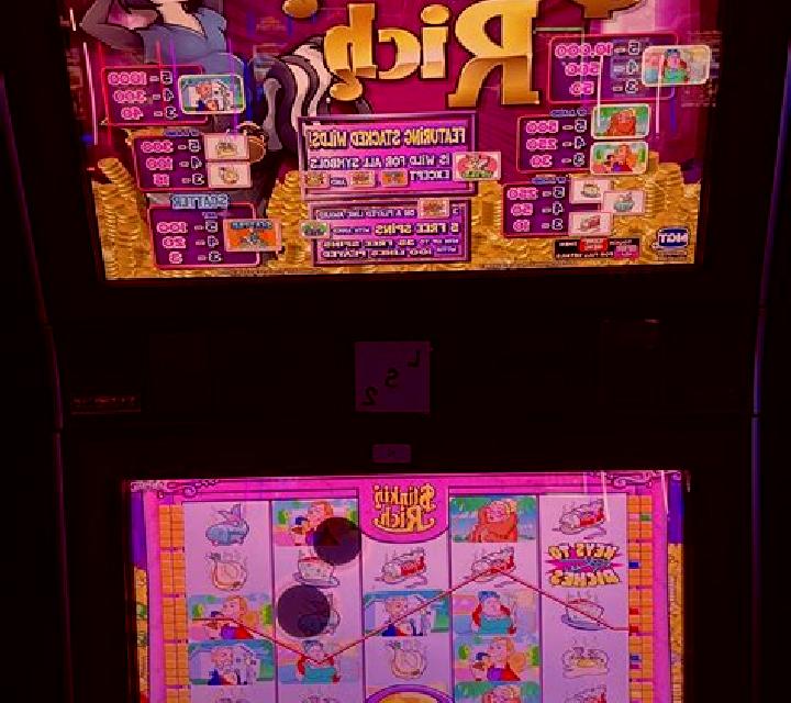 Stinkin Rich Super Rich Re-Spins slot game