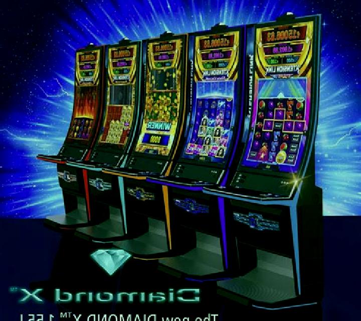 Striking Diamond Link slot machine