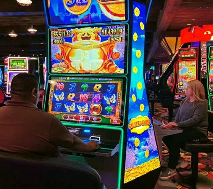 Stuffed with 500s slot game