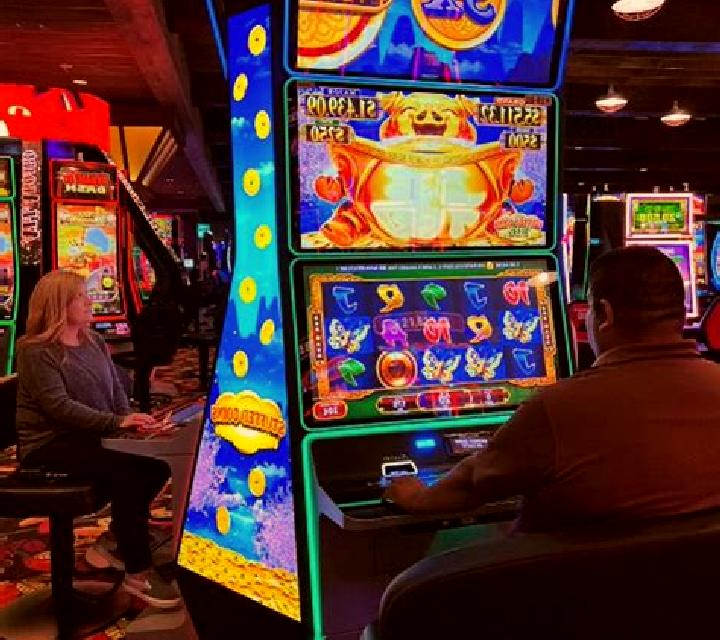 Stuffed with 500s slot machine