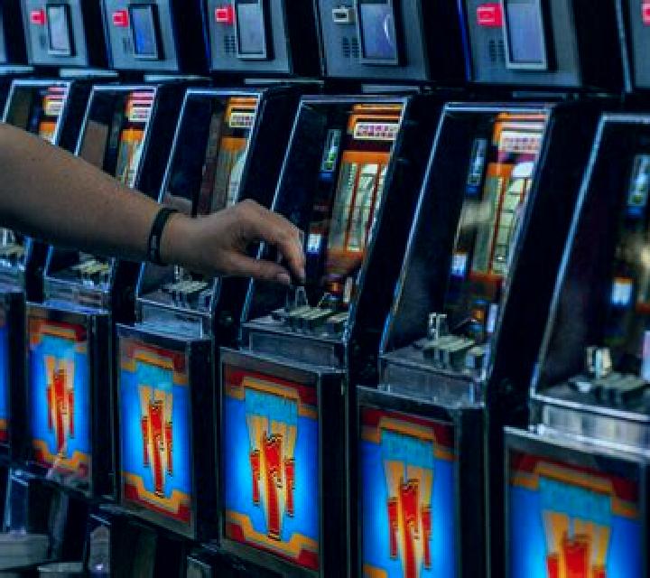Super 8 (Popular Gaming) online slot