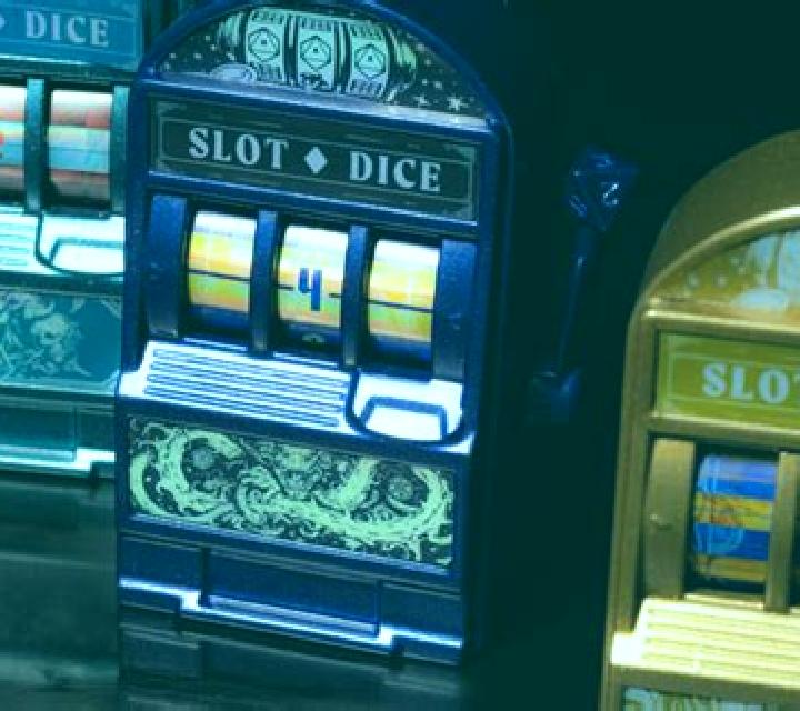 Super Clue Dice slot machine