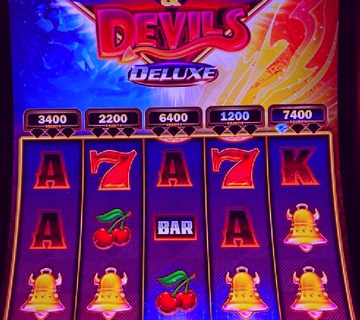 Super Diamonds slot machine