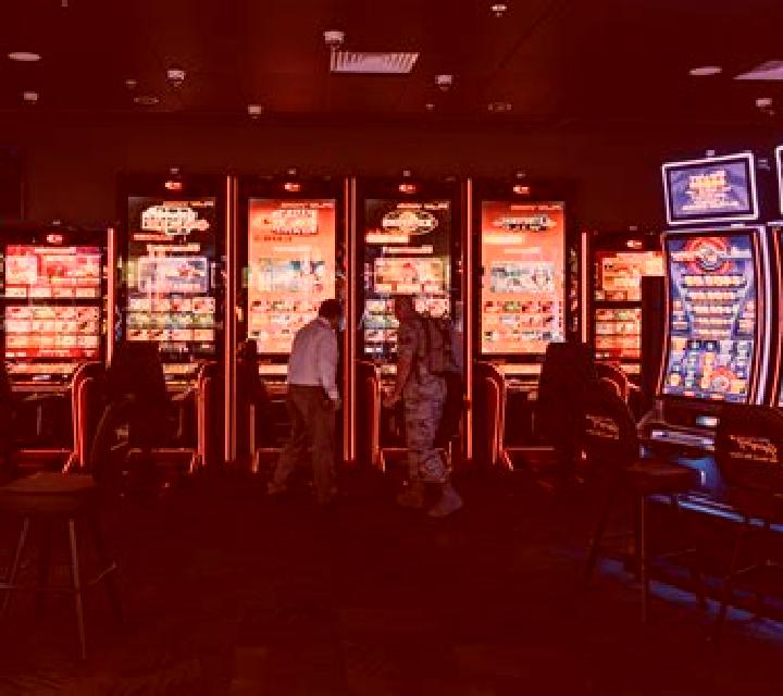Teekai 2 Cards Night Club slot machine
