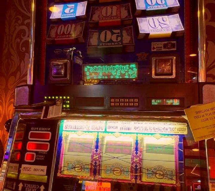 The Dollar Case online slot