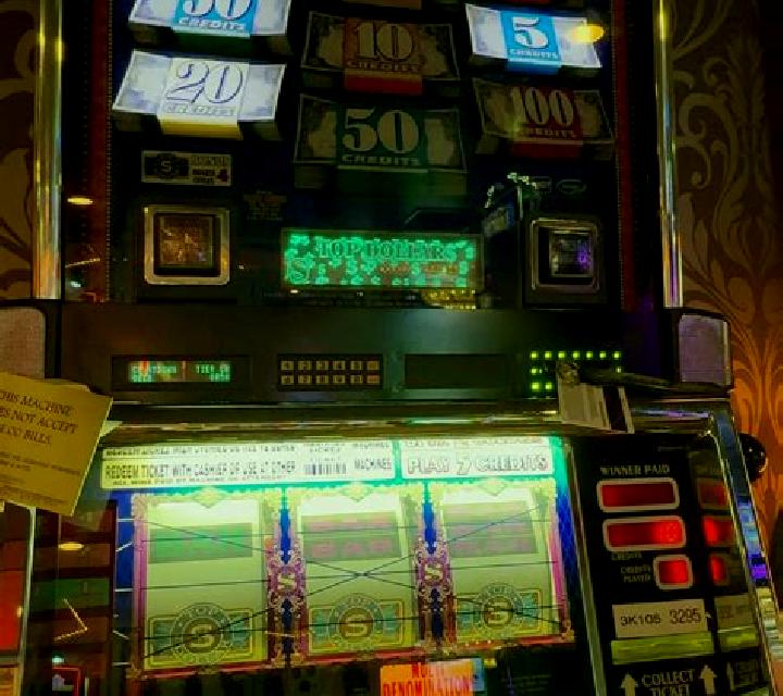 The Dollar Case slot game