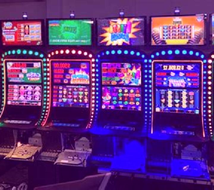 The Empire (PlayStar) slot machine