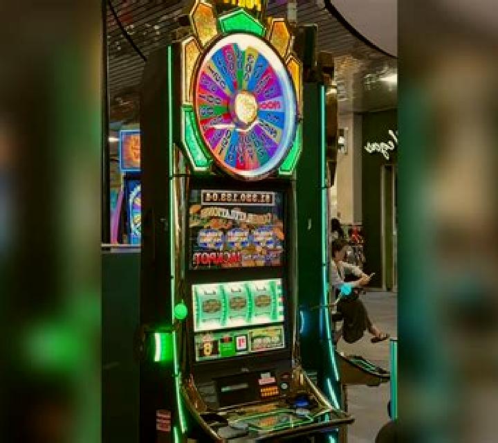 The Green Machine Deluxe Vegas slot machine