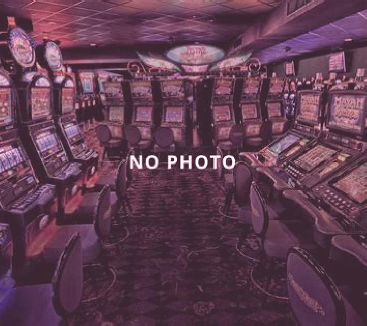The King (iSoftBet) slot