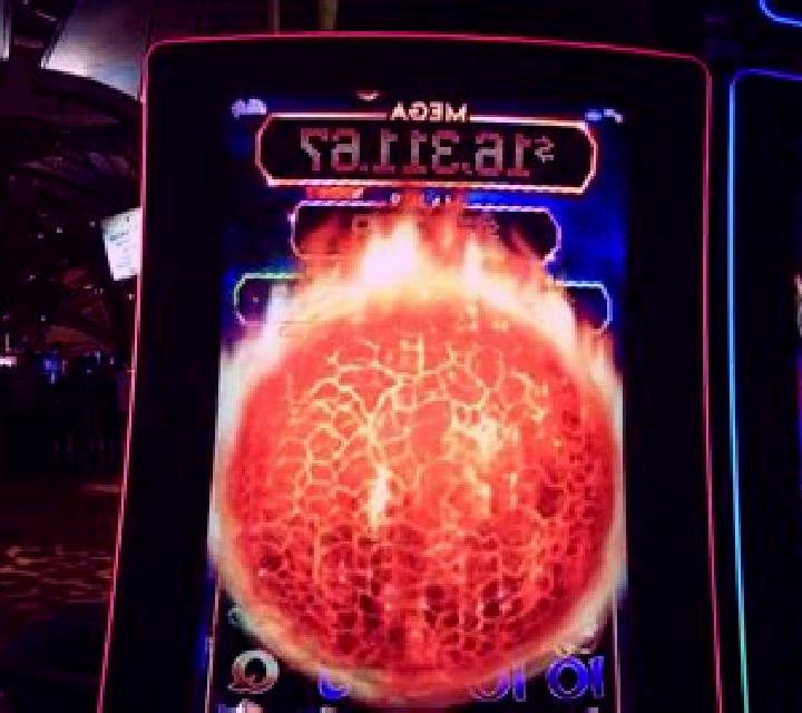 The Lone Fireball online slot