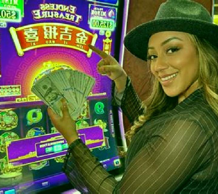 Three Beauties slot machine