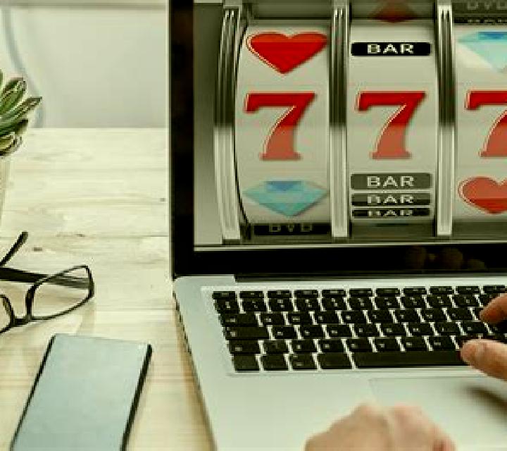 Three Face Cards online slot
