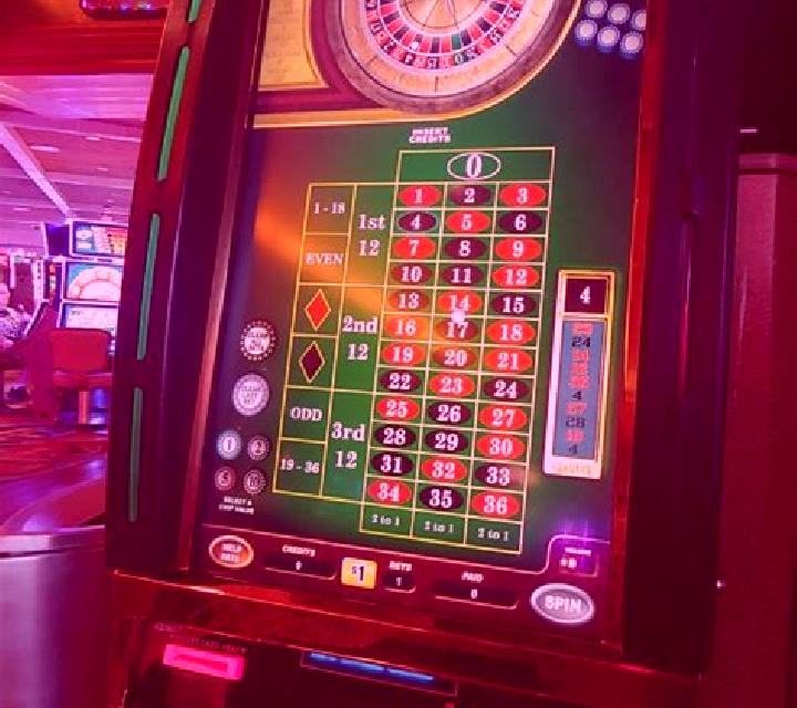 Three Wheel Roulette slot machine