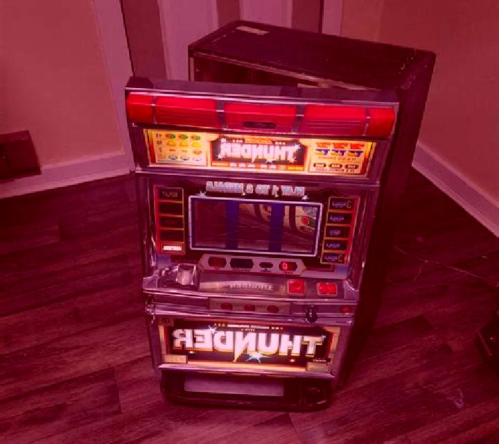 Thunder and Love slot machine