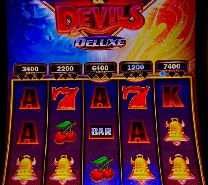 Thunder Diamonds slot machine