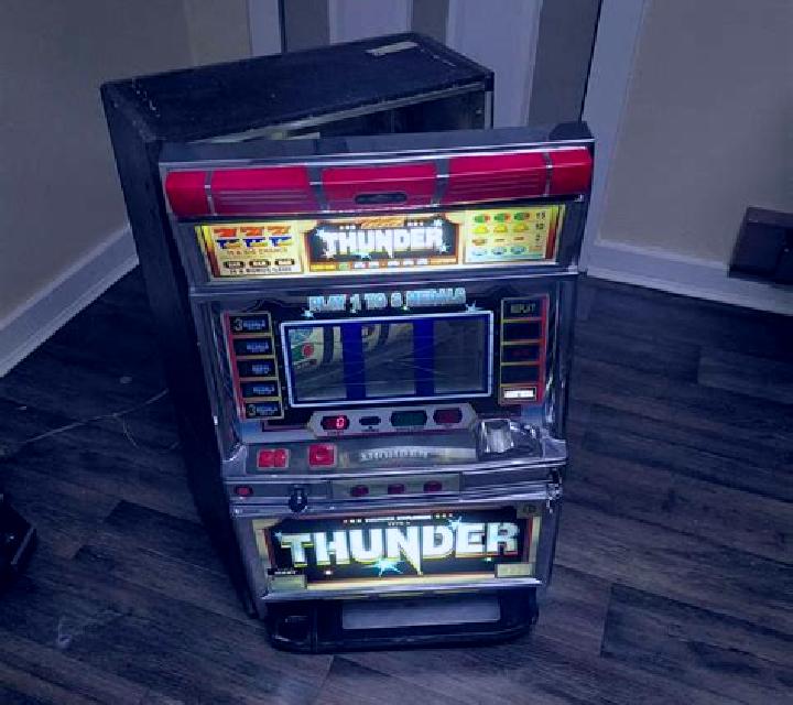 Thunder Diamonds x5000 slot machine