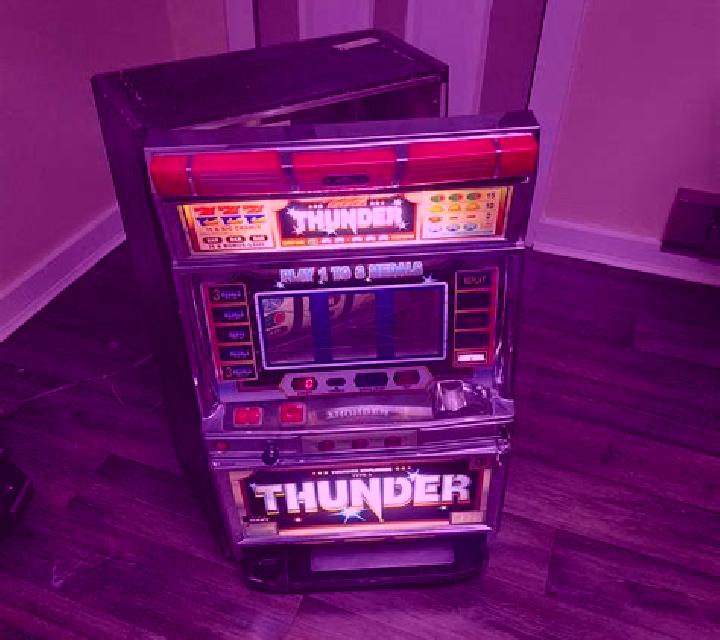 Thunder Hot slot machine