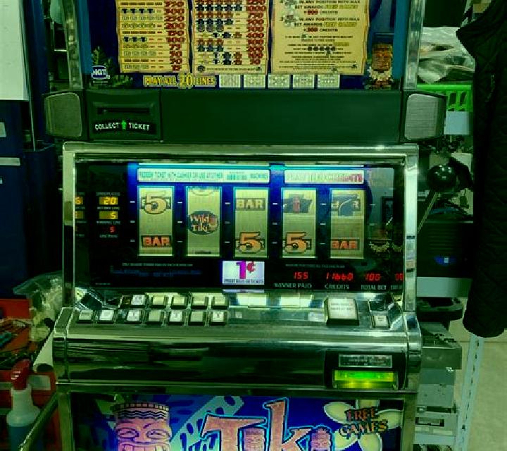 Tiki Madness 100 slot machine
