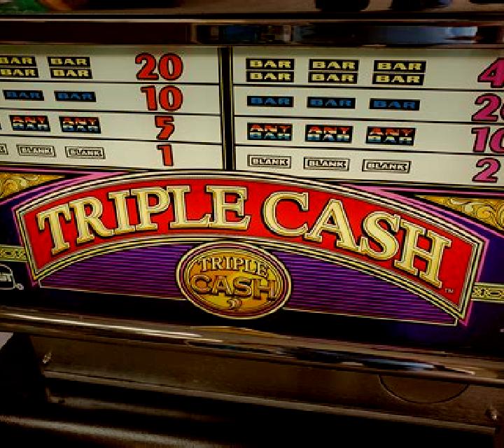 Triple Crown (Betsoft) slot machine