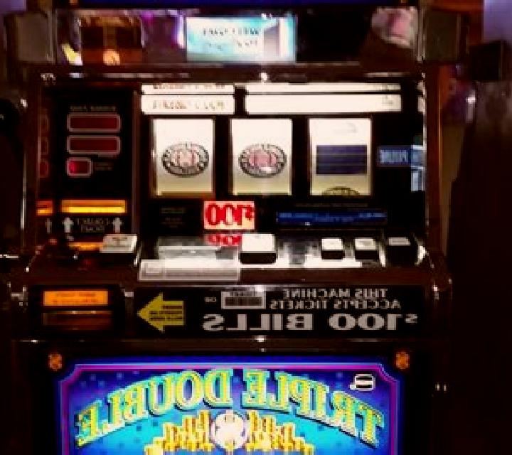 Triple Eggs 100 slot machine