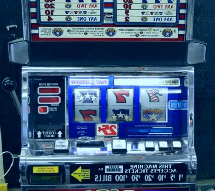Triple Stars Dice slot machine