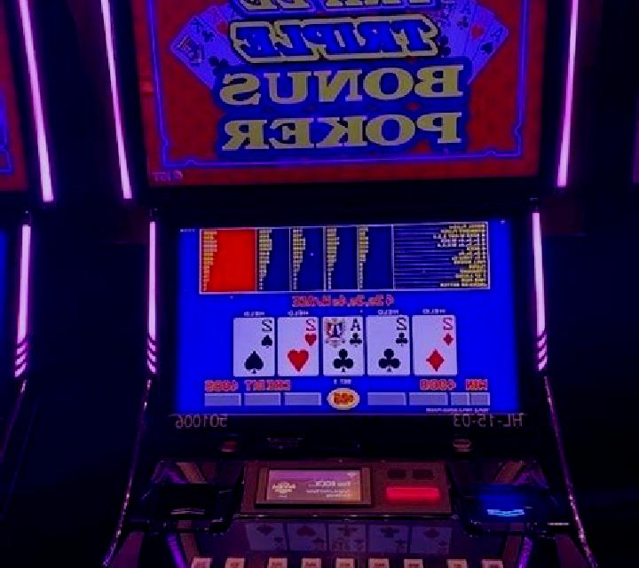 Triple Triple Bonus Poker slot game