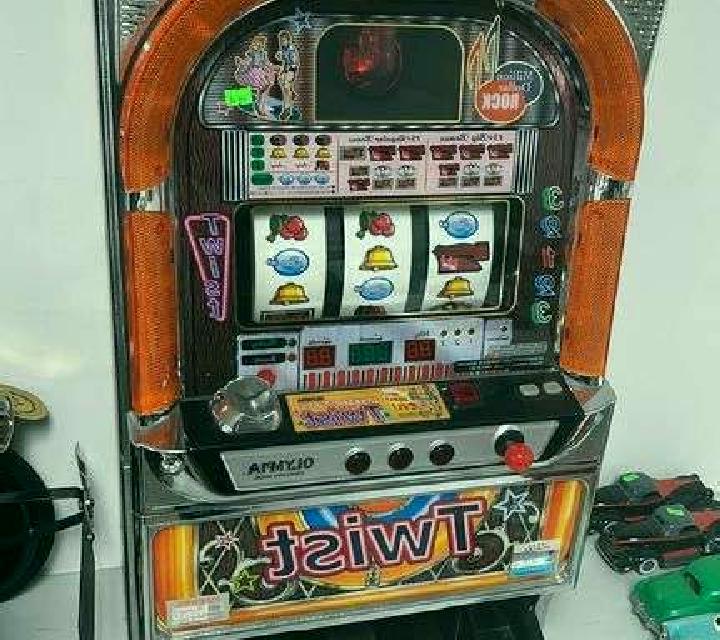 Tropic Twist slot machine