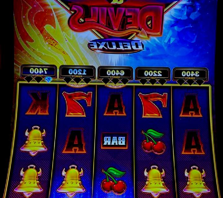 Ultimate Diamonds slot machine