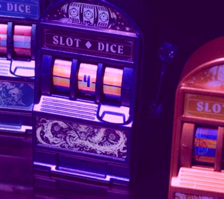 Ultimate Dice slot machine