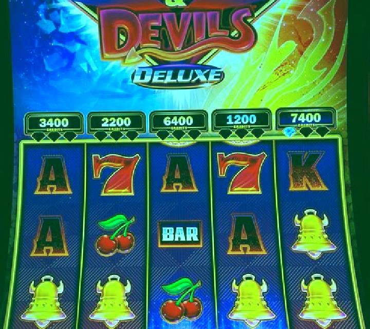 Undersea Diamonds slot machine
