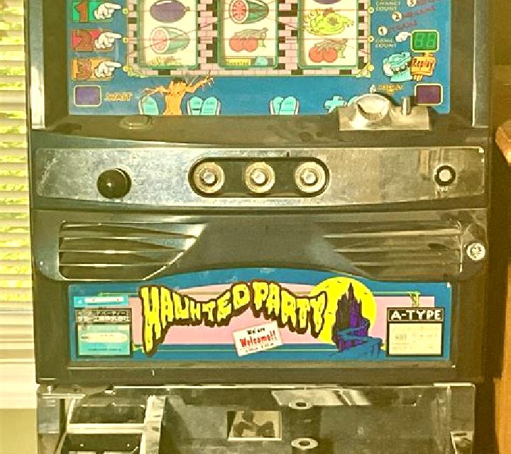 Val s Haunted Party slot machine