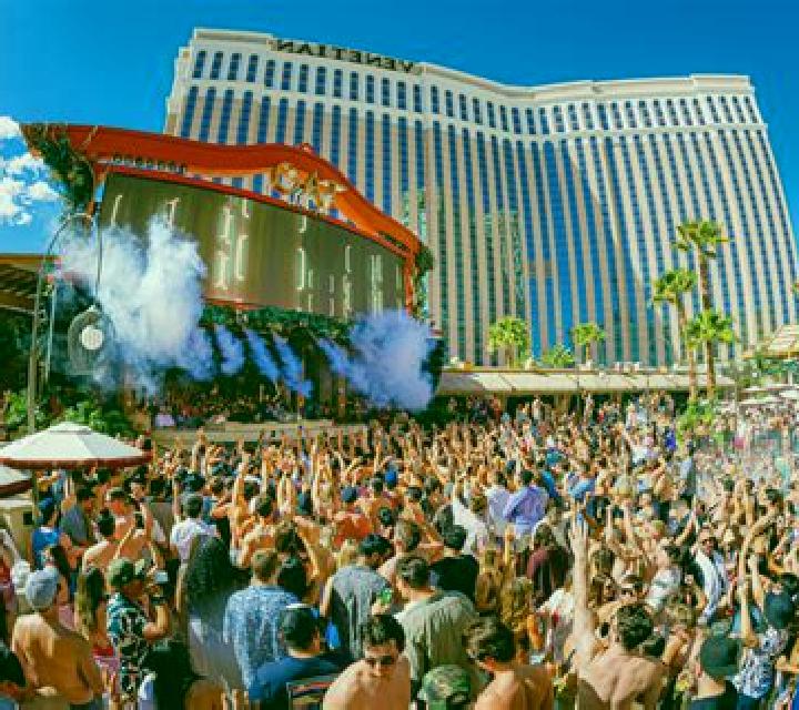 Vegas Pool Party slot machine
