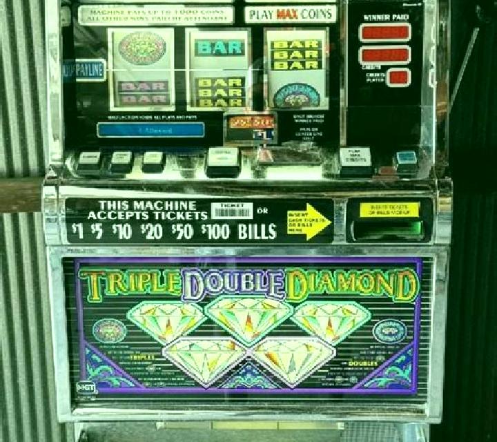 Voodoo Pinup 2000 slot machine