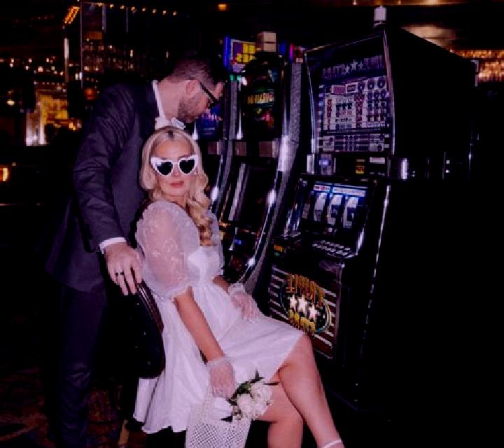 Wacky Wedding slot machine