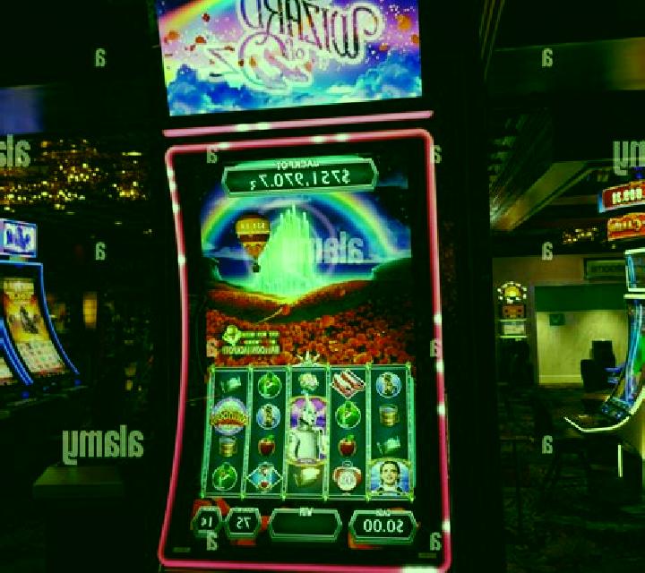 Walking Oz slot machine