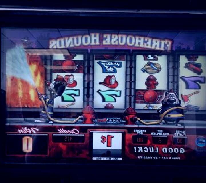 Wheel of Hounds slot machine