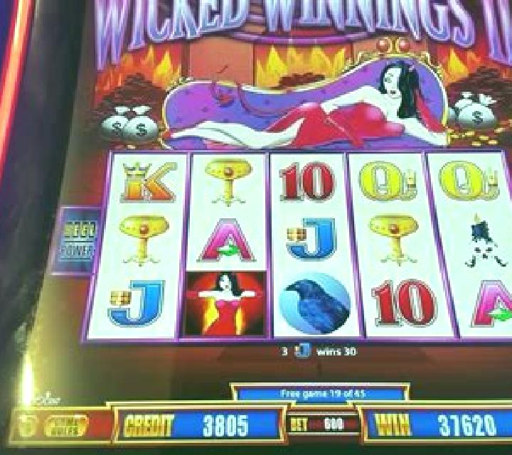 Wicked Winnings II slot